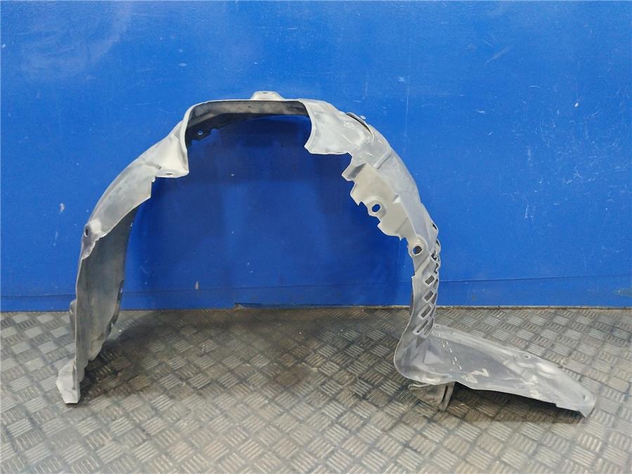 plastico paso rueda delantero izquierdo mazda 3 lim. (bl) *