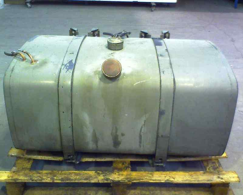 deposito gas-oil hierro rectangular volvo fl6 e1