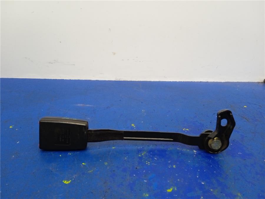 enganche cinturon delantero derecho audi a6 berlina (4b2) 2.5 tdi afb