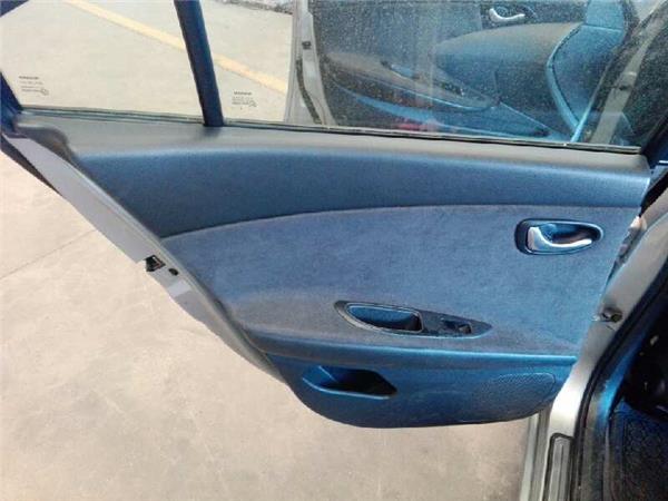 guarnecido puerta trasera izquierda nissan pr