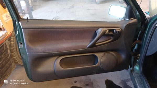 guarnecido puerta delantera izquierda volkswa