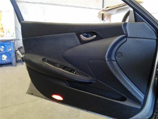 guarnecido puerta delantera izquierda nissan