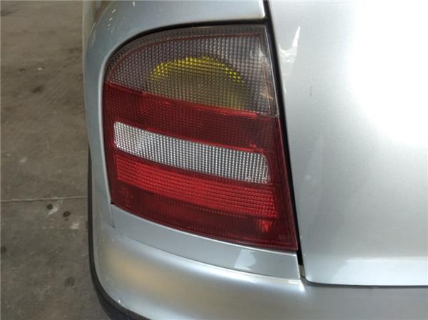 piloto trasero izquierdo skoda octavia berlin