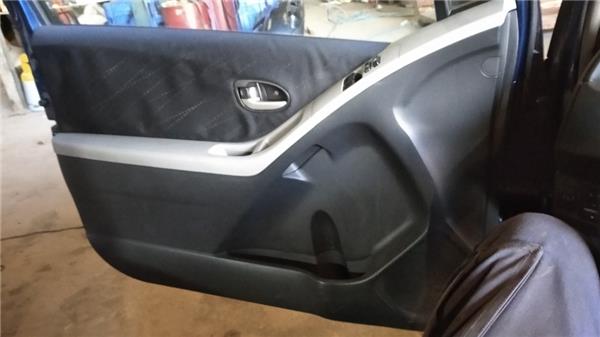 guarnecido puerta delantera izquierda toyota