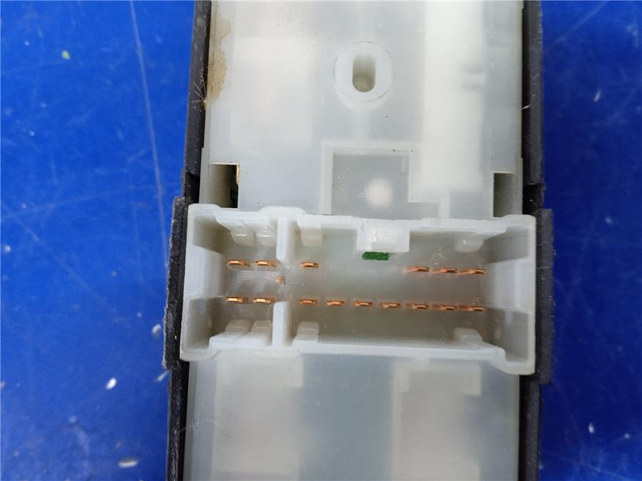 Botonera Puerta Delantera Izquierda