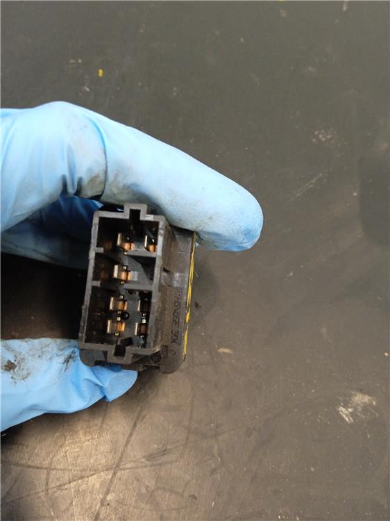 Botonera Puerta Delantera Derecha