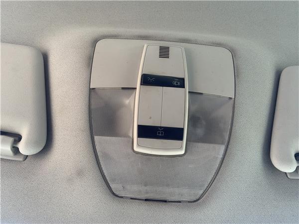 luz delantero central techo mercedes benz cla