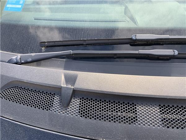 brazo limpiaparabrisas delantero derecho merc