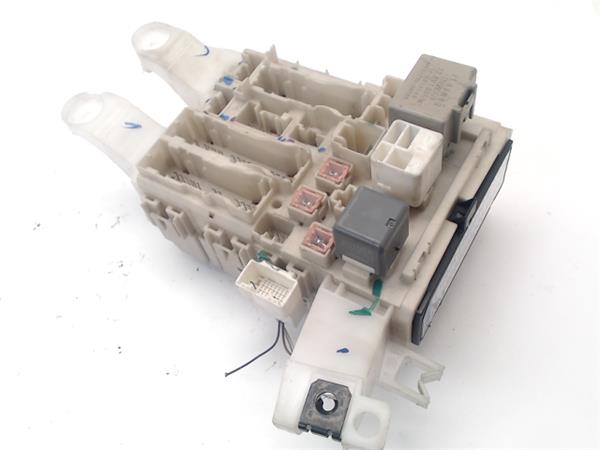 caja fusiblesrele toyota auris e15 102006 20