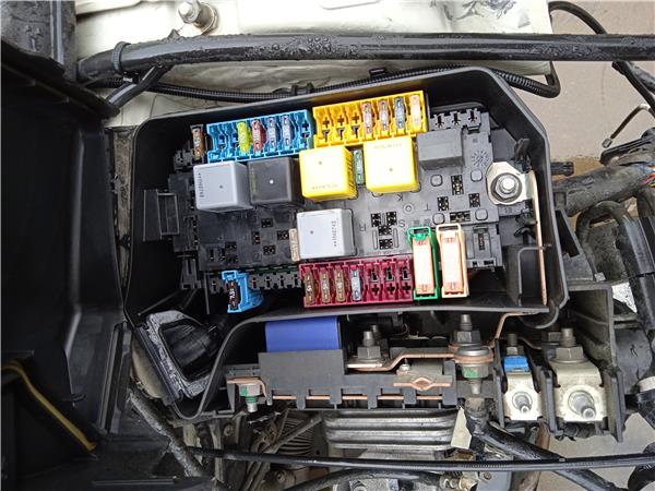 caja fusiblesrele mercedes benz clase b bm 24