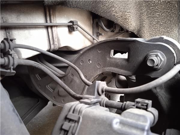 brazo superior trasero derecho mercedes benz