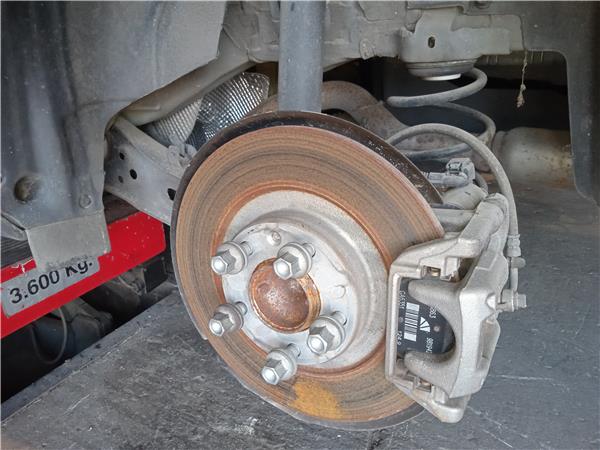 pinza freno trasero izquierda peugeot 3008 07