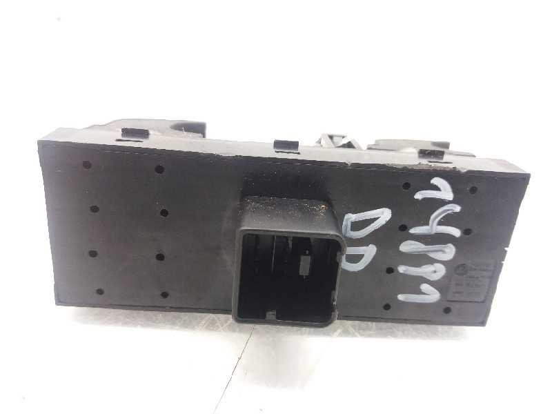 Botonera Puerta Delantera Derecha