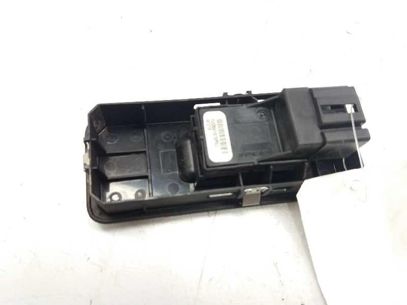 Botonera Puerta Delantera Derecha V6