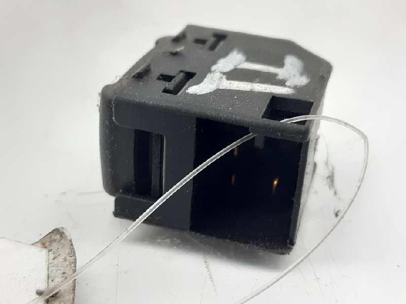 Botonera Puerta Trasera Izquierda IV