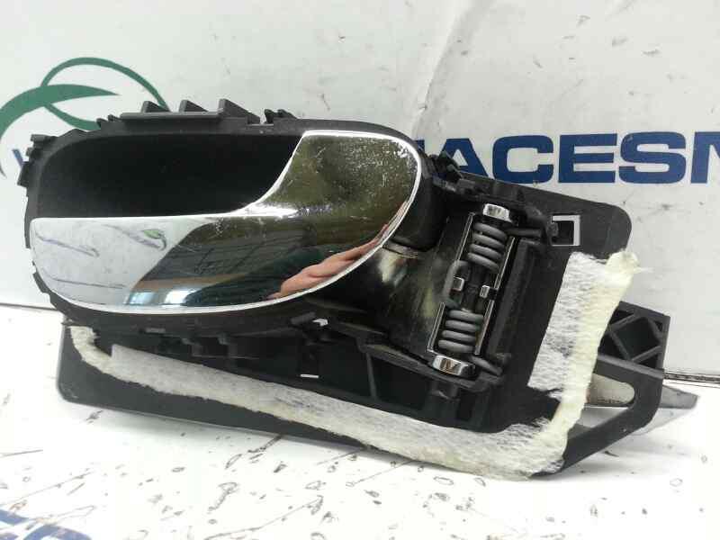 Manilla Interior Puerta Delantera /