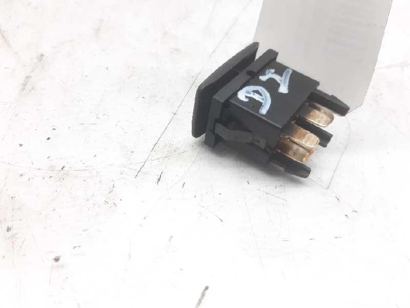 Botonera Puerta Delantera Izquierda