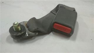 anclaje cinturon trasero izquierdo nissan pickup (d22)(02.1998 >) 98/2008