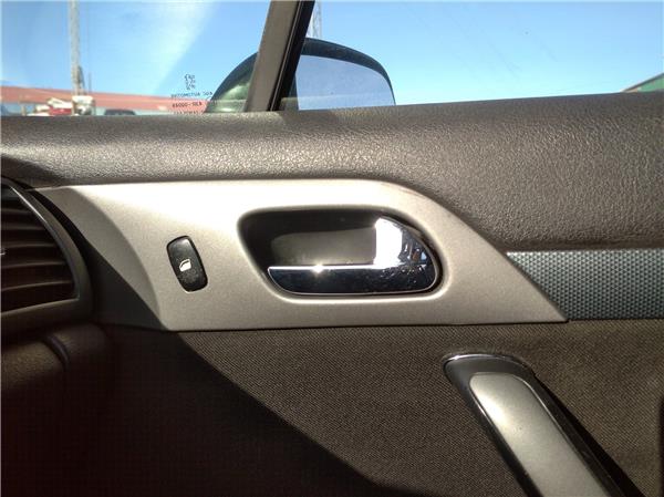 manilla interior puerta delantera derecha peu