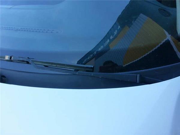 brazo limpiaparabrisas delantero izquierdo vo