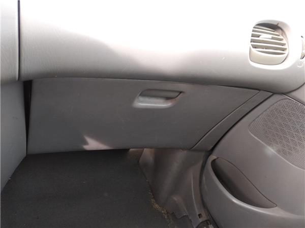 guantera salpicadero nissan almera tino 22 16