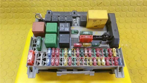 caja reles opel vectra b caravan 20 dti 101 c