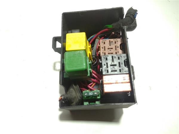 caja fusiblesrele opel astra g berlina 1998