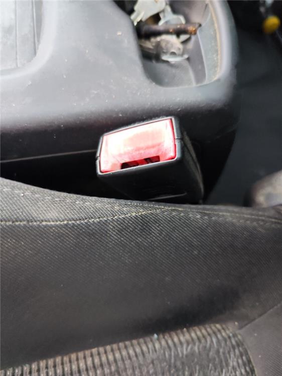 anclaje cinturon delantero izquierdo peugeot 5008 premium