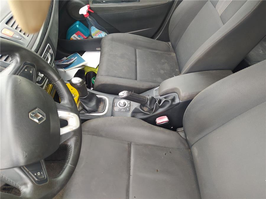 anclaje cinturon delantero izquierdo renault megane iii berlina 5p tomtom edition