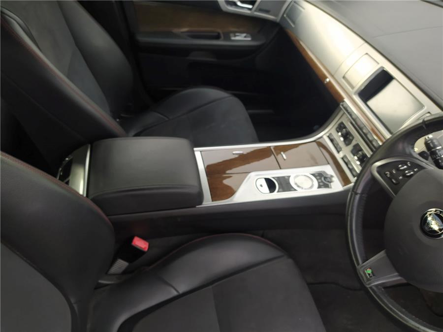 anclaje cinturon delantero izquierdo jaguar xf 3.0 v6 diesel luxury