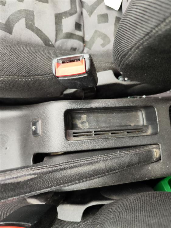 anclaje cinturon delantero derecho volkswagen bora berlina (1j2)(1998) trendline