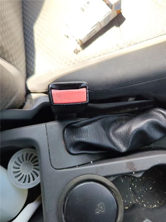 anclaje cinturon delantero izquierdo ford focus berlina (cap) trend