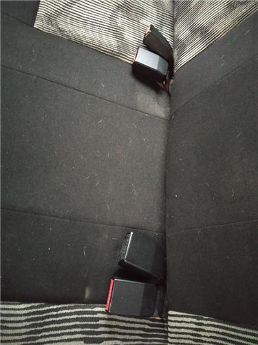 anclaje cinturon trasero central dacia sandero i (06.2008 >) 1.5 ambiance [1,5 ltr.   50 kw dci diesel cat]