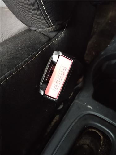 anclaje cinturon delantero derecho dacia duster i (2010 >) 1.5 ambiance 4x4 [1,5 ltr.   80 kw dci diesel fap cat]