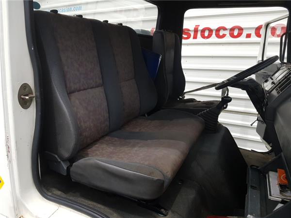 asiento delantero derecho nissan eco   t 135.60/100 kw/e2 chasis / 3200 / 6.0 [4,0 ltr.   100 kw diesel]