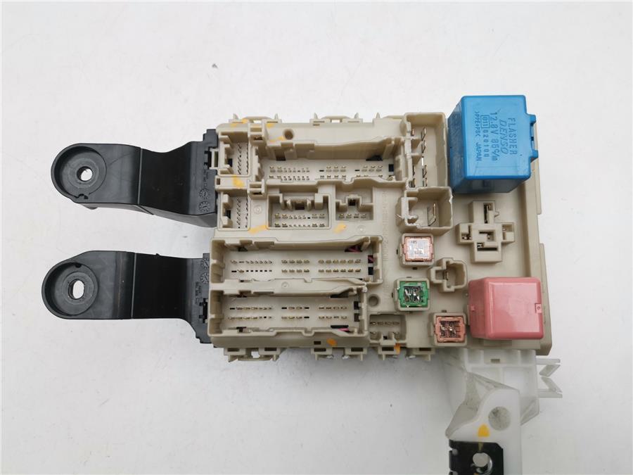 caja reles toyota avensis (t27) advance