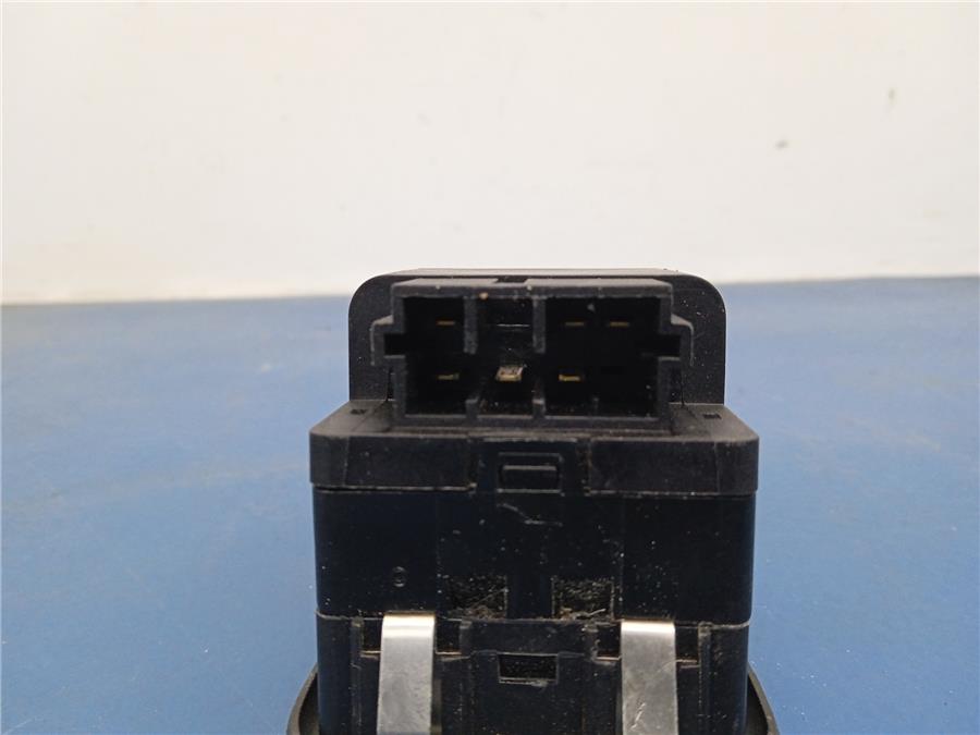 Botonera Puerta Delantera Izquierda