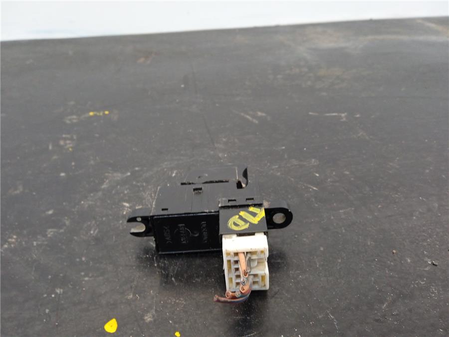 Botonera Puerta Trasera Derecha