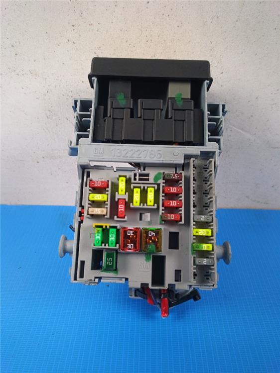 caja reles opel insignia berlina selective
