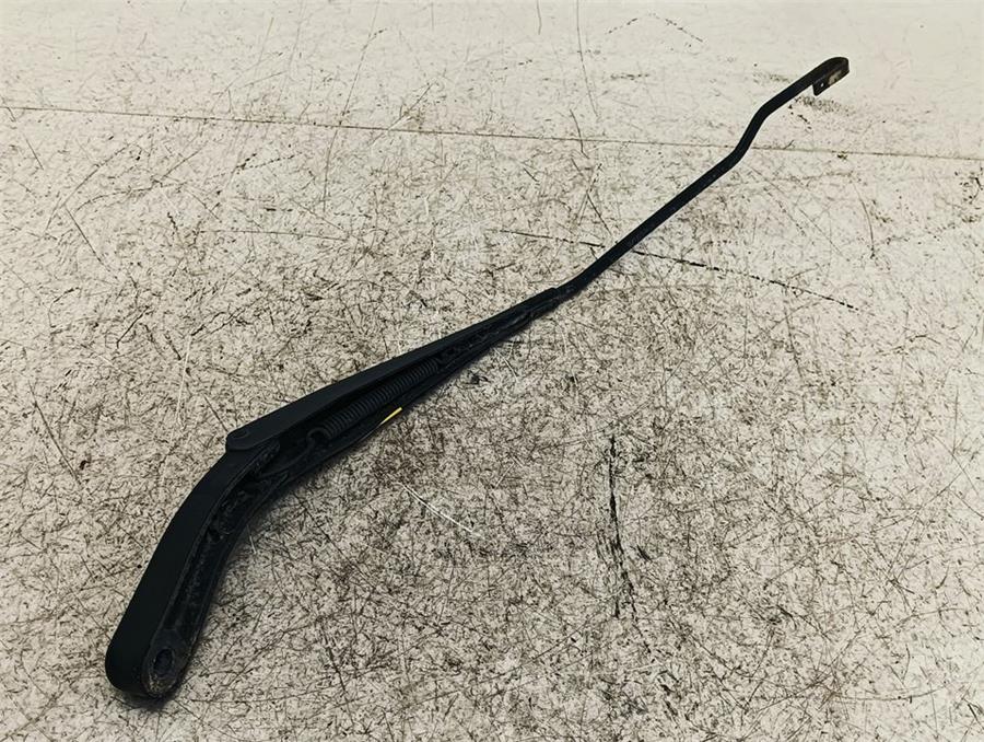 Brazo Limpiaparabrisas Delantero *