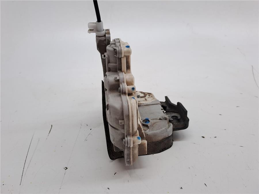 Cerradura Puerta Delantera Derecha *