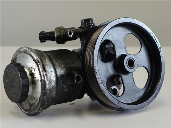 bomba servodireccion toyota avensis berlina t