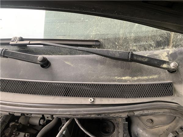 brazo limpiaparabrisas delantero izquierdo fo