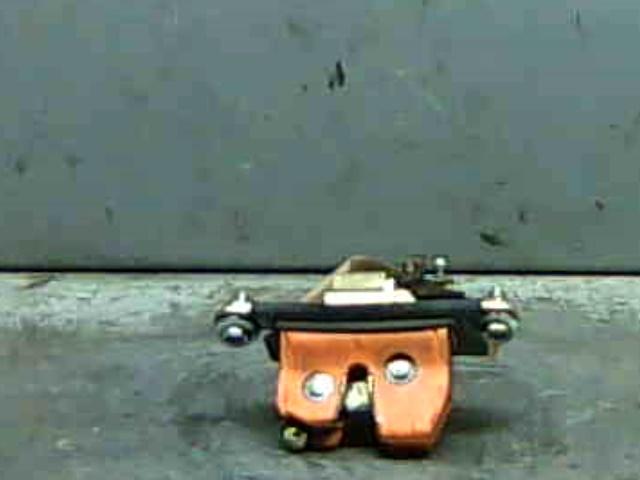 cierre electromagnetico porton skoda octavia