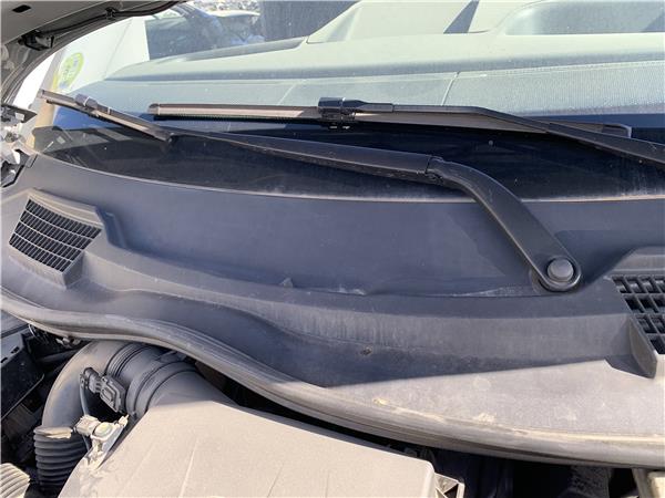 brazo limpiaparabrisas delantero derecho merc