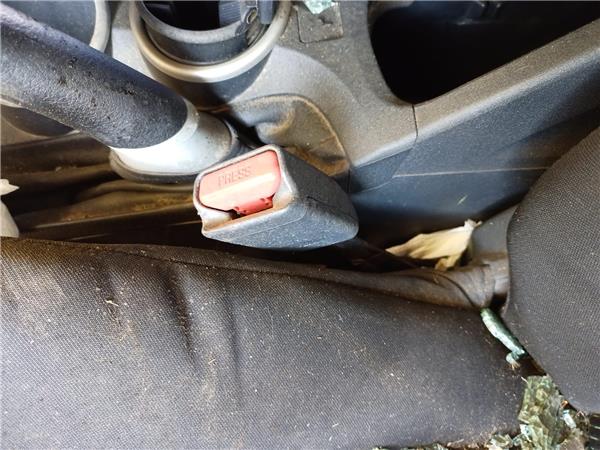 anclaje cinturon delantero izquierdo toyota v