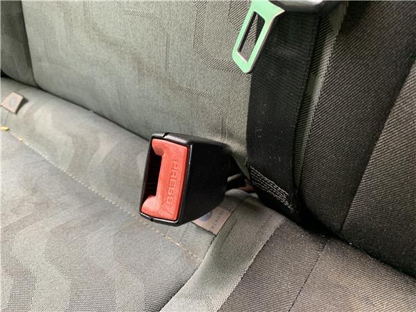 anclaje cinturon trasero derecho skoda fabia