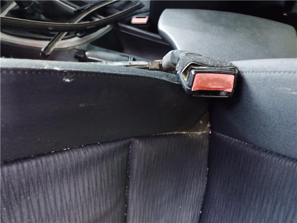 anclaje cinturon delantero izquierdo bmw seri