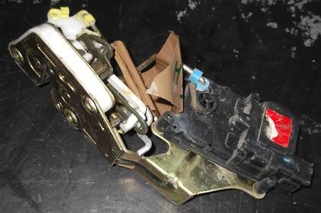 cierre electromagnetico trasero derecho chevr