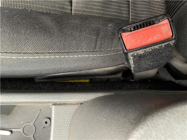 anclaje cinturon delantero derecho ford focus